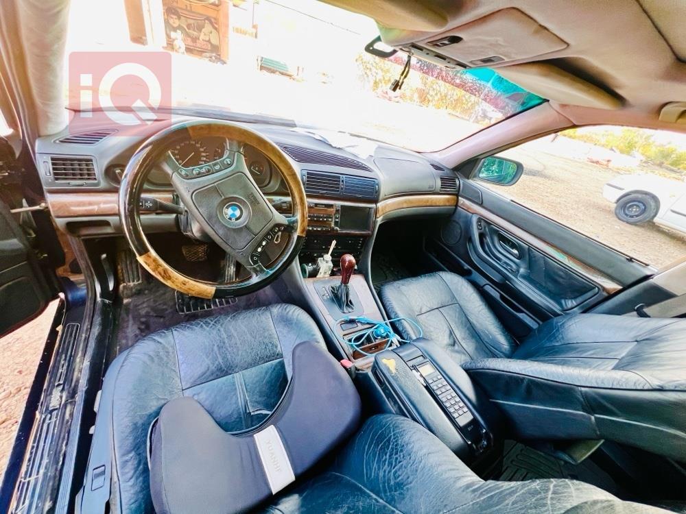 بي ام دبليو الفئة 7